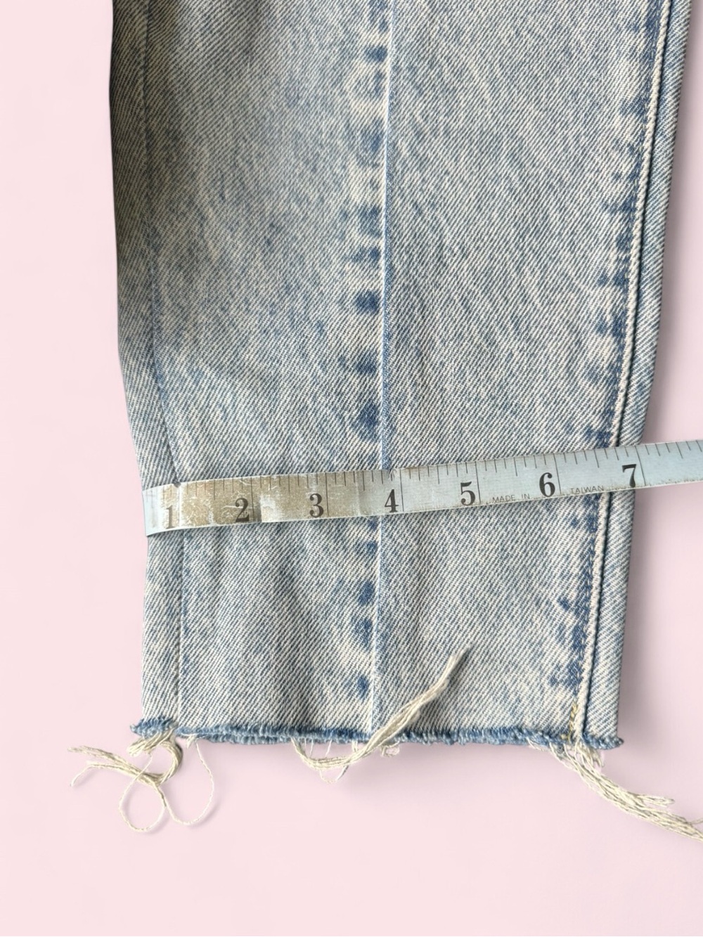 NWOT Levis High Waist Altered Mom
Jeans 28 Blue - Picture 5 of 8